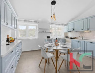 PULA, VALDEBEK, STAN SA BALKONOM, PARKIRNIM MJESTOM, BAZENOM, 71,70M2