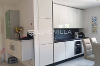 Pula, Veruda, trosoban stan, 250 m od plaže, 58 m²