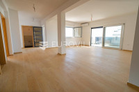 Rab, Banjol, luksuzan trosoban stan 123,84 m², novogradnja, pogled na