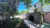 Rab, Barbat- Kamena kuća od 135m2 u neposrednoj blizini plaže i mora