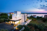 Rab, Barbat, moderan trosoban stan 107 m², privatni vrt