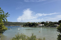 Rab, Supetarska Draga, kuća prvi red do mora na samoj pješčanoj plaži
