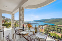 RABAC, KUĆA S 4 STANA I PANORAMSKIM POGLEDOM NA MORE, RIJETKOST!