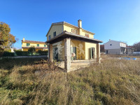 Radovin – samostojeća kuća i vrt, potrebno uređenje