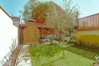 RAVNICE 250m2 . Popovićeva (Lijepa kuća u nizu)