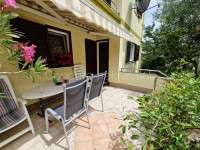 Ražanac, prekrasna kuća za odmor s velikom okućnicom