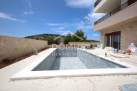 Ražanj, 200m od plaže, 3-sobni apartman 95,4m2 s dvorištem 140m2 i baz