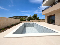 Ražanj, 200m od plaže, 3-sobni apartman 95,4m2 s dvorištem 140m2 i baz