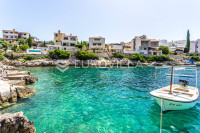 Ražanj, mediteranska kuća s uređenom okućnicom, 150m od mora