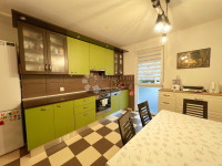 Renoviran obiteljski stan na top lokaciji!