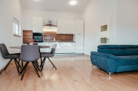 RENOVIRAN STAN SA DVA PARKINGA!