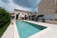 RENOVIRANA KAMENA KUĆA S BAZENOM