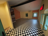 Rijeka, Centar Trsata preko puta Crkve, cijeli kat