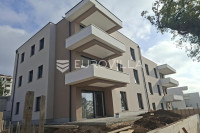 Rijeka, D.Drenova, trosoban stan 104,23 m2, novogradnja s vrtom.