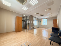 RIJEKA, ŠIRI CENTAR - uredski prostor u poslovnoj zgradi