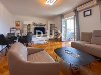 Rijeka, Srdoči, trosobni stan, 64m2, lođa, pogled