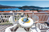 Rogoznica, kuća ,7 apartmana, 292m2 , prekrasan pogled