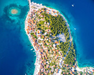 ROGOZNICA – NOVOGRADNJA U CENTRU, 70m OD MORA – PANORAMSKI POGLED