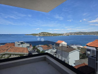 ROGOZNICA- STAN S PREDIVNIM POGLEDOM NA MORE