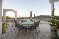 Rogoznica, Stupin Čeline, kuća s 4 apartmana s velikom okućnicom