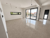 Rogoznica, Zečevo, stan, 126 m2, bazen, 100 metara od mora