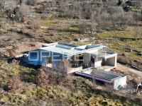 Roh-bau kuća s bazenom i wellness zonom u srcu prirode, nadomak Splita