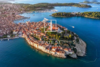 ROVINJ, POSLOVNI PROSTOR U CENTRU, ZA DUGOROČNI ZAKUP