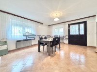 Rugvica, odličan prostor -dvojna kuća 300 m2