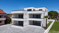 ( S1 ) Luksuzan dvosoban apartman-  VlASTITI VRT- 2 PARKIRNA MJESTA