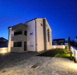 Sabunike, KUĆA 250.00 m2, 3 ETAŽE, 2 STANA, 2 VRTA, 4 VPM_540.000€
