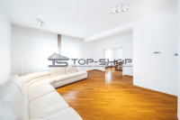 Šalata ,novouređen peterosoban penthouse  površine 220 m2 sa prekrasni