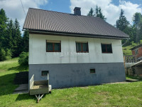 Samostojeća goranska kuća 137 m2 (P+1+V.pot.), sa okućnicom 4000 m2 u