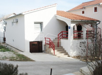.::: Samostojeća katnica s tri stana :::.