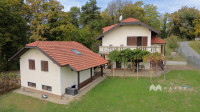 Samostojeća kuća 141 m² + pomoćni objekt 71 m², zemljište 1.276 m²-Bed