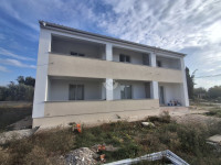 SAMOSTOJEĆA KUĆA S 3 STAMBENE JEDINICE, 900 M OD MORA, MIRNA I TIHA PO