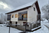 Samostojeća kuća s 3 stambene jedinice