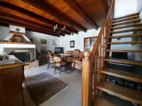Samostojeća kuća, apartman, garaža,  prostrana okućnica, okolica Duge
