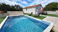 Samostojeća kuća s bazenom na mirnoj lokaciji, otok Krk