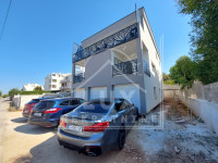 Samostojeća kuća, dvokatnica, sa 4 stambene jedinice, Zadar, Diklovac,