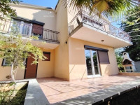 Samostojeća kuća, prvi red do mora! Novigrad.