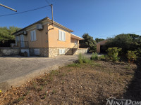 Samostojeća kuća u srcu Ugljana – 50m od centra, 200m od mora!