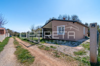 Samostojeca prizmenica 84 m2 kod Valture okružena zelenilom