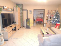 ŠAPJANE, DVIJE VEZANE PRIZEMNICE SA OKUĆNICOM