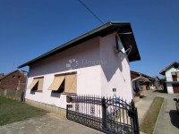 Šarmantna kuća s okućnicom i dodatnim objektima – Budančevica