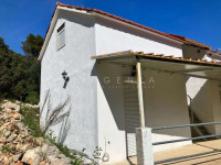 Šarmantna kućica, 2 objekta, Šolta, NKP 50 m2