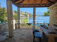 Selce – Prvi red do mora s privatnim pristupom plaži i bovom