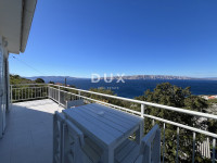 Senj, samostojeća, 250 m2, tri stana, panoramski pogled