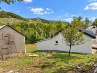 Senj, samostojeća kuća s pomoćnom zgradom