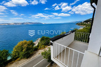 Senj, trosoban stan 51,36 m² na vrhunskoj lokaciji, prvi red do mora