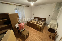 Senj, Vrzići, starinska kuća 70 m2 s okućnicom 3280 m2